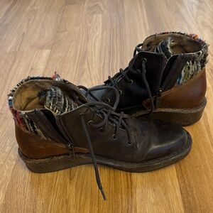 Aetrex Jolie brown leather lace-up chukka boots. 7.5-8 Women’s